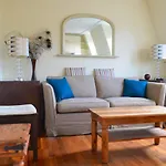 Lovely Top Floor Flat In Leafy Fulham