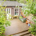 Spacious 2 Bedroom Flat For 6 - 10 Mins From Central