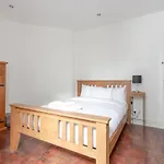 Spacious 2 Bedroom Property in Central London