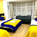 London 2 Bedroom Apartment, Kitchen, Reception And Private Garden