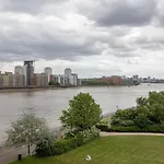 Bright Modern One-Bed With Stunning View Of Thames