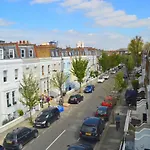 Lovely Top Floor Flat In Leafy Fulham