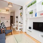 Stylish & Modern 3 Bed Flat In Nw London With Garden