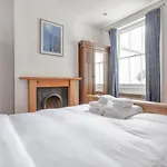 Spacious 2 Bedroom Property in Central London