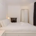 Spacious 2 Bedroom Flat For 6 - 10 Mins From Central