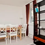 Warm East London Apartment - Sleeps 4