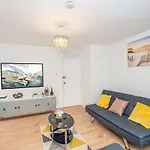 Immaculate 4 beds house close to Excel, O2&Central London
