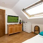 S6 Ensuite Loft Studio Space