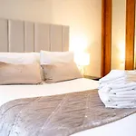One Bed Serviced Apt Near Holborn In Chancery Lane