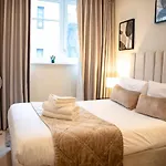 One Bed Serviced Apt Near Holborn In Chancery Lane