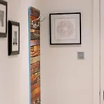 Pass The Keys Recently Renovated 1Br Flat With Private Garden In South London