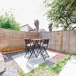 Pass The Keys Recently Renovated 1Br Flat With Private Garden In South London