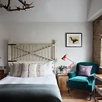 Artist Residence London