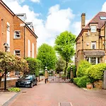 Pleasant Putney Home Close To The Tube Station By Underthedoormat