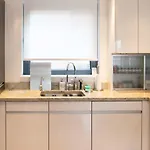 Modern 2 Bedroom With Balcony Near Oxford Street