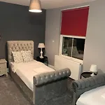 Spacious, Bright Twin Studio Apartment