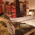 Central London Charming Camden Split Level Home