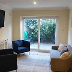 Battersea 3-Bedroom Apartment With Patio Garden
