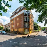 Pass The Keys Delightful Apartment Close To River In Se16