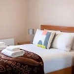 Pass The Keys Cosy 1Bed Apartment Nearby Canary Wharf