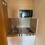 F303- Fantastic 3Rd Flr Studio Near Hyde Park