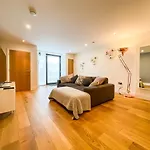 Pass The Keys Large And Modern Studio Flat In South East London