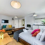 Bob Marley Studio - Shoreditch Near Liverpool Street
