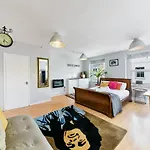 Bob Marley Studio - Shoreditch Near Liverpool Street