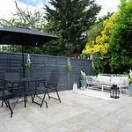 Contemporary 3 Bed House With Spacious Garden Close To Stratford