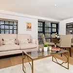 New!! Spacious Luxury 2Bedr/3Beds/2,5Bath Central!