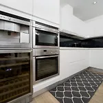 New! Luxury! 2Bedr/3 Beds/2,5Bath! Covent Garden !