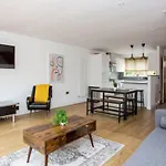 Spacious 3 Bedroom Apartment With Large Balcony