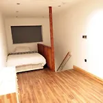 Modern Split Level Flat In Croydon