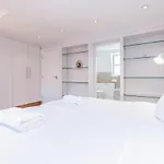 Beautiful Spacious 1BD Flat in Victoria