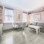 Beautiful Spacious 1BD Flat in Victoria