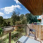 Modern 2 Bedroom Flat With Patio In Turnpike Lane