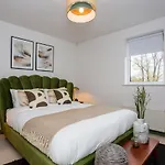 The Sparkford Gardens - Lovely 2Bdr With Balcony