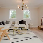 The Sparkford Gardens - Lovely 2Bdr With Balcony