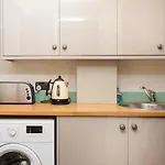 Modern 2 Bedroom Apartment In Zone 1