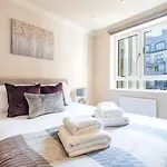 Stunning 3-Bedroom In The Heart Of London With Parking-Hosted By Sweetstay