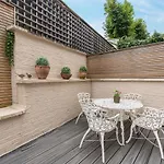 Stylish Mews House With Parking