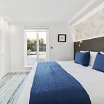 Commodore Hotel