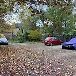 Stunning Ground Floor Garden Apartment - Entire Apartment, Centrally Located, With Free Off Road Parking By Flat & Wiffi, Beautifully Secluded, 3 Mins From All Amenities