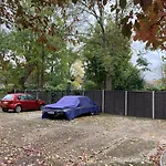 Stunning Ground Floor Garden Apartment - Entire Apartment, Centrally Located, With Free Off Road Parking By Flat & Wiffi, Beautifully Secluded, 3 Mins From All Amenities