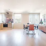 Stunning 3-Bedroom In The Heart Of London With Parking-Hosted By Sweetstay
