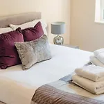 Stunning 3-Bedroom In The Heart Of London With Parking-Hosted By Sweetstay