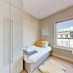 Spacious 2Bed Flat 7Min Walk From The Tube Station