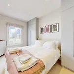 Spacious 2Bed Flat 7Min Walk From The Tube Station