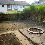 Centrally Located 2- Bedroom Apartment With Garden