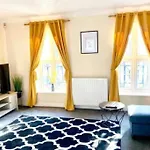 Smartrips Beckton Townhouse With Parking